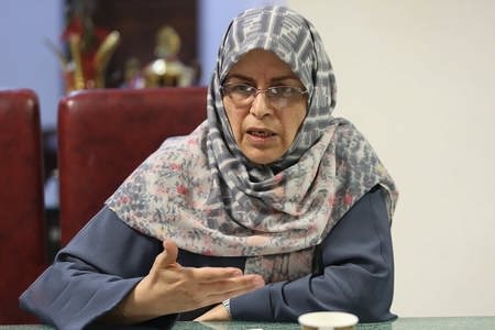 آذر منصوری، رئیس جبهه اصلاحات: چرا عده‌ای بدون مجوز تجمع و میتینگ برگزار می‌کنند و علیه رئیس جمهور و همراهانش شعار می‌دهند اما جمعی دیگر قبل از برگزاری تجمعی مسالمت آمیز بازداشت می‌شوند؟