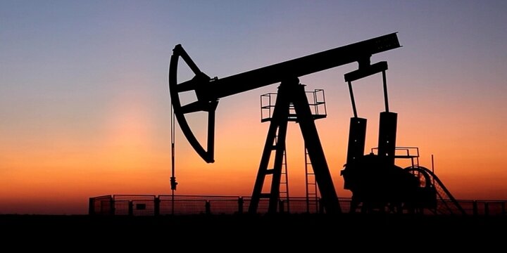  بررسی سناریوهای قیمتی نفت در سال پیش رو سه پیش‌بینی مهم از وضعیت درآمدهای نفتی در سال آینده/ایران در بهترین حالت چقدر نفت می‌فروشد؟
