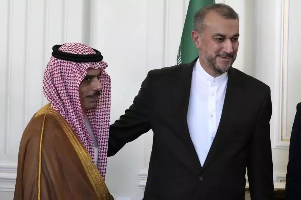  وزیر خارجه عربستان: با ایران درباره تحولات منطقه رایزنی می‌کنیم / پیام ما این است که باید از گسترش تنش‌ها در هر صورت جلوگیری کرد؛ فکر نمی‌کنم تهران هم به دنبال یک جنگ گسترده‌تر باشد