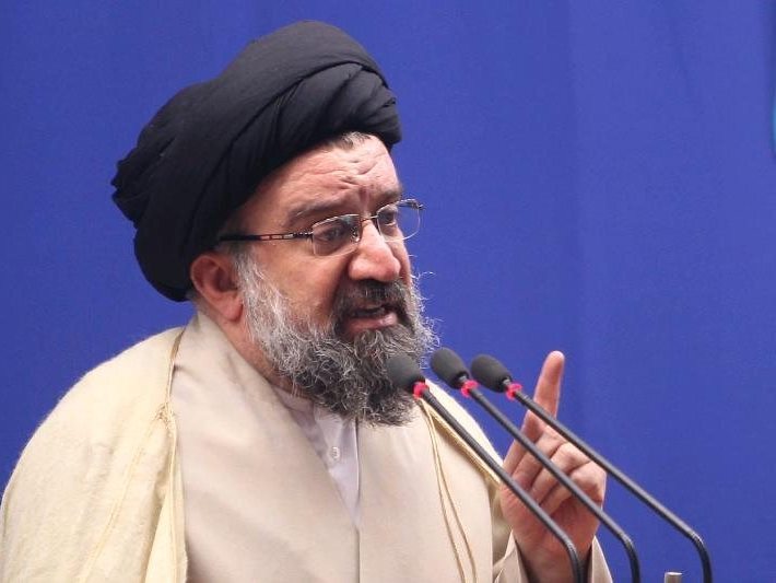  احمد خاتمی: به بی‌حجاب‌ها می‌گویم هیچ‌گاه بی‌حجابی آنها «هنجار» نخواهد شد / سروران مسئول! کتک زدن خانم باحجاب منکر آشکار است؛ منتظر که و چه هستید؟! 