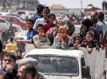  حماس جزئیات جدیدی از توافق آتش‌بس منتشر کرد / قرار است آوارگان بدون حمل سلاح و بدون بازرسی از طریق جاده الرشید به شمال غزه بازگردند