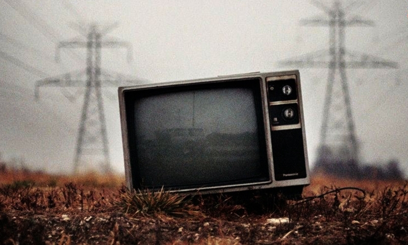 مرتضی افقه، استاد اقتصاد: مجلس با دست و دلبازی پول پخش کرده و ایجاد هزینه می‌کند؛ کجا را سراغ دارید که این همه پروژه نیمه تمام عمرانی دارد، اما به دستگاه‌های فرهنگی بی خاصیت مثل صداوسیما بودجه بیشتر می‌دهد 