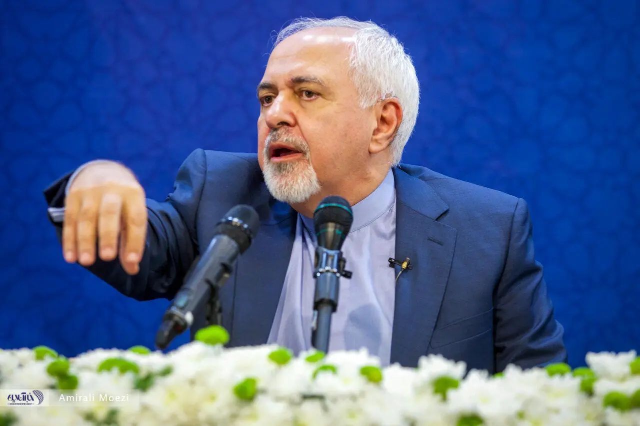   طوفان ظریف در تلویزیون: بایدن قرار بود به برجام برگردد؛ نگذارید بگوییم در آن شش ماه تلخ چه گذشت/ تصویب قانون اقدام راهبردی در مجلس مانع از بازگشت بایدن به برجام شد/ معجزه هزاره سوم و جلیلی، جز تحریم برای کشور نیاوردند