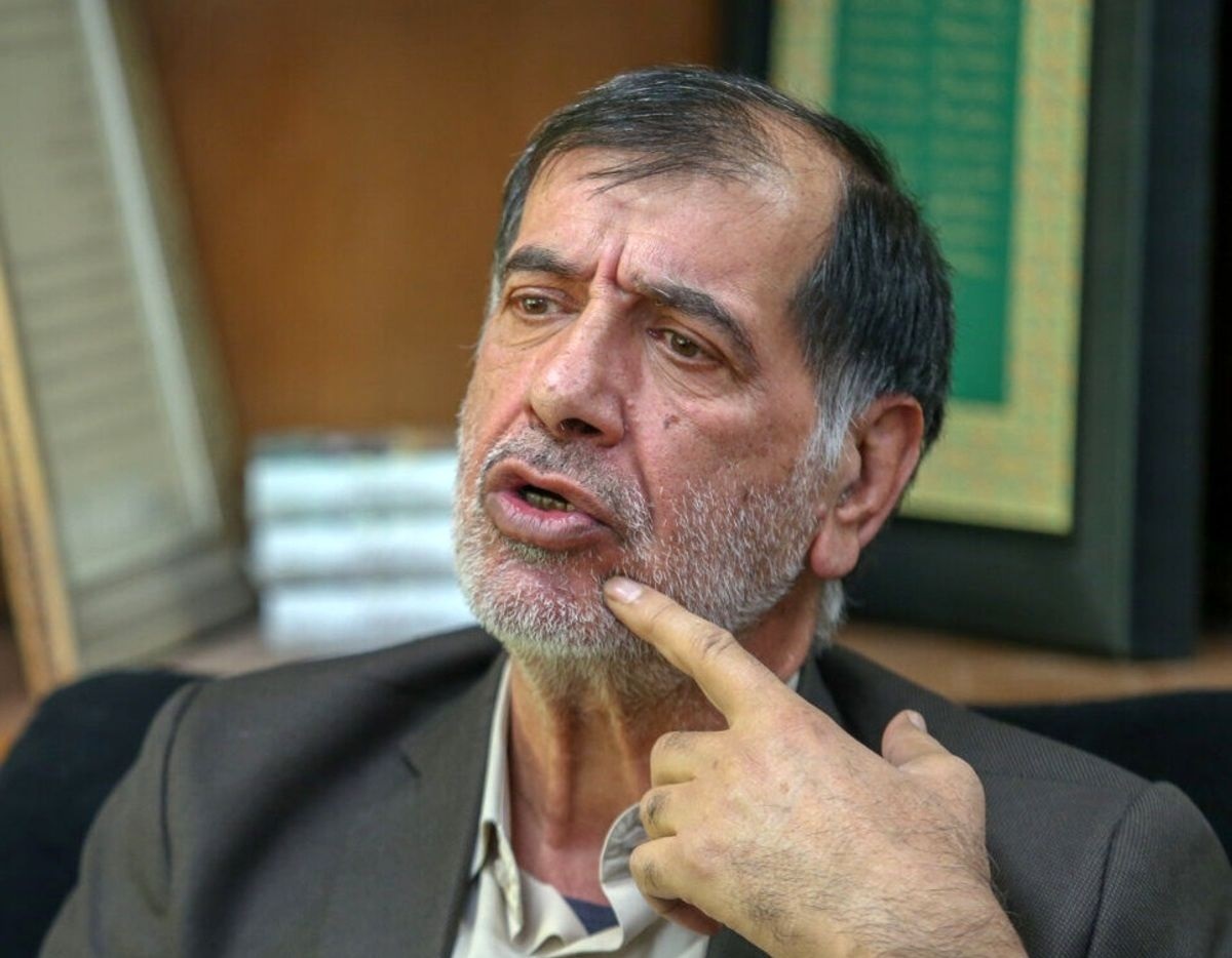  انتقاد روزنامه اطلاعات از باهنر: مردم به زور پای صندوق نمی آیند/ جامعه تغییر کرده؛ نمی‌شود لامپ سوخته را به جای آفتاب تابان به مردم فروخت