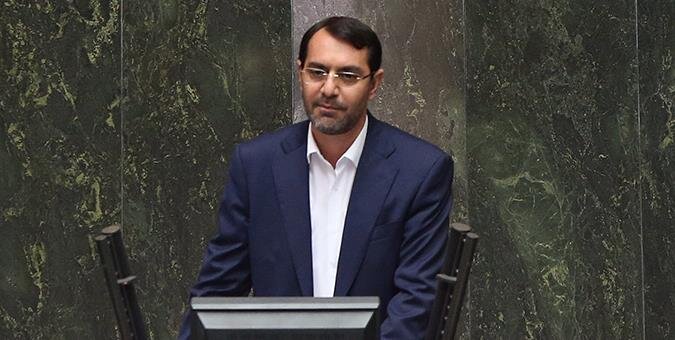 انتقاد صریح یک نماینده مجلس از مجمع تشخیص/ مجلس بی خاصیت شده، آن را حذف کنید/ مجمع را به عنوان سنا تعیین کنید!