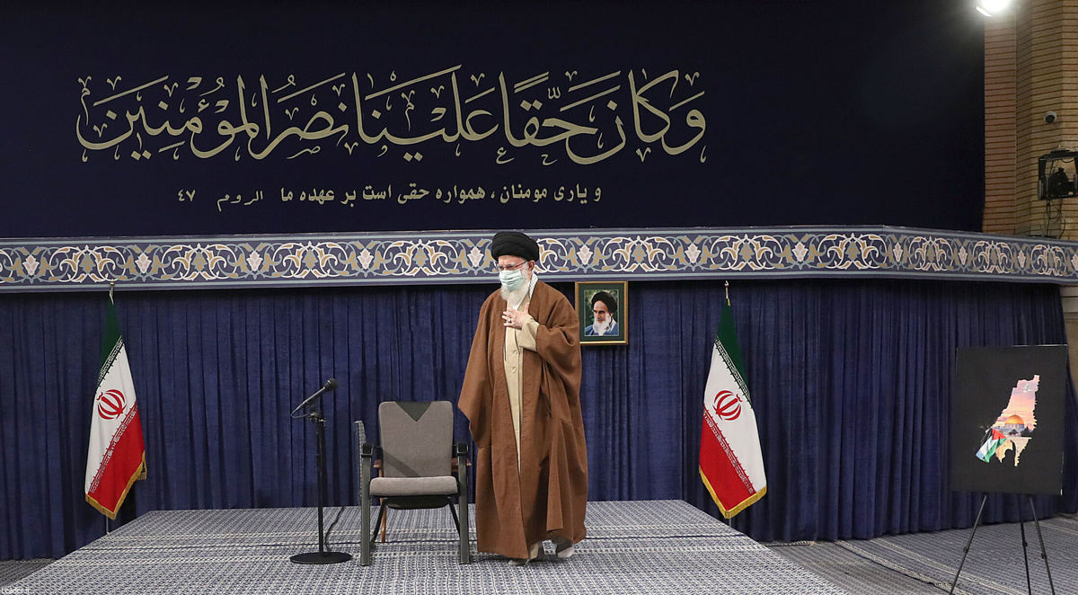  رهبر انقلاب در دیدار اعضای کنگره بزرگداشت شهدای استان لرستان: آمریکا شریک جرم قطعی جنایت رژیم صهیونیستی در غزه است/ کشورهای اسلامی و سخنگویان سیاسی نباید در مقابل فضاسازی غربی‌ها قافیه را ببازند