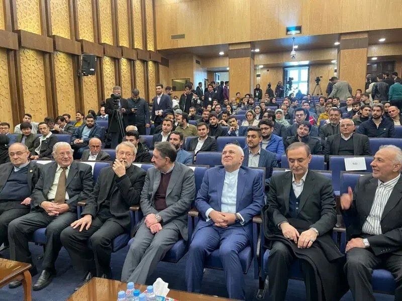 لاریجانی: برخی فکر می کنند انقلابی بودن نیاز به توجیه عقلی ندارد /اگر تکثر آراء را از کشور بگیرید تبدیل به دهکده می شود!