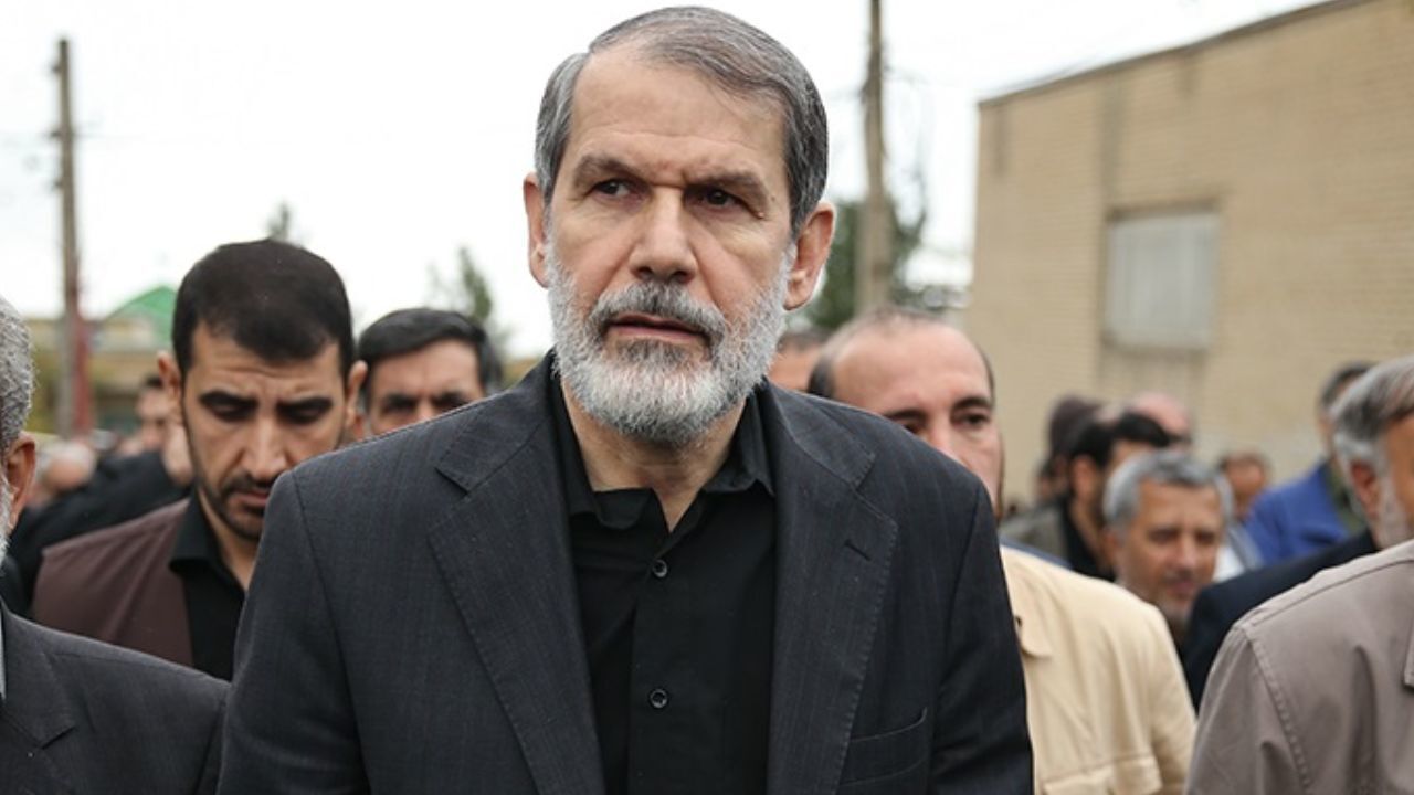 امیری فر، مقام دولت احمدی نژاد: وزارت رفاه، خانه امن جبهه پایداری ست / هر کجا هلدینگ اقتصادی هست، اینها حضور دارند / محصولی پاسخ دهد که این برج ها و آن خانه آنچنانی در نزدیکی سفارت عربستان را از کجا آورده؟