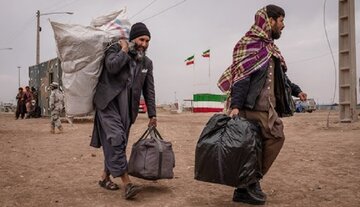 گفت‌وگو با جامعه‌شناس درباره مهاجرهراسی: بعد از ۴دهه حالا یادمان آمده مهاجر افغان داریم؟/ با مهاجرهراسی می‌خواهند محقق نشدن وعده‌های اقتصادی را گردن آنها بیندازند