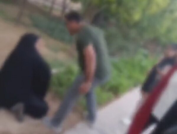  دادگستری فارس: ضارب بانوی آمر به معروف در نارنجستان شیراز در دادگاه بدوی به ۲ سال تبعید، ۷۴ ضربه شلاق تعزیری و ۵۰ میلیون تومان جریمه نقدی محکوم شد