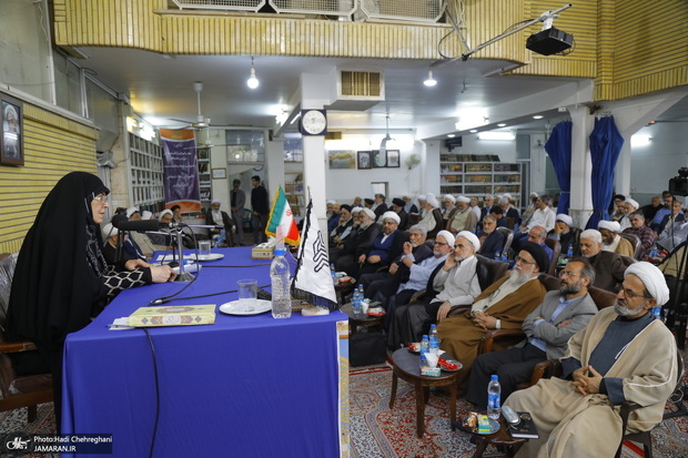  شهیندخت مولاوردی: پاره‌ای از احکام و قوانین ما ناسازگار با عدالت به نظر می‌رسند/ محمدجواد نجفی: فقه نمی‌تواند به شخصیت، جایگاه، منزلت و حقوق بانوان بی‌اعتنا باشد