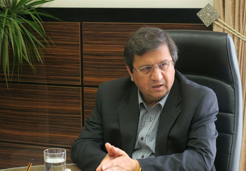  همتی: ارزش روبل به پایین ترین حد خود در یک‌سال اخیر رسید / کسانی که الگوی بانک مرکزی روسیه را تجویز می‌کردند، چه توضیحی دارند؟ / اثرات تحریم دیر یا زود دارد ولی سوخت و سوز ندارد