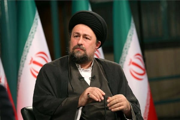  سید حسن خمینی: آیه قرآن می‌فرماید «اگر دشمنت بال‌هایش را برای صلح باز کرد، تو هم قبول کن»؛ یعنی اصل، «صلح» است و «جنگ» نیست، اما بدان صلح دشمن گاهی خدعه است