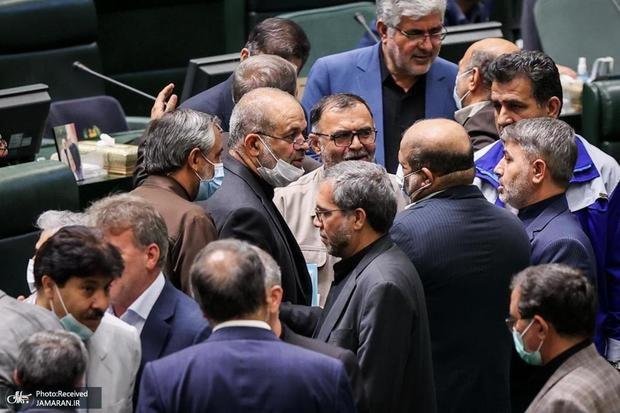  نماینده شهرضا: نمی‌خواهند استیضاح وزیر کشور مطرح شود/ قالیباف تمایل دارد استیضاح صورت نگیرد/ ثبت شود که نمایندگان در برابر خیلی از مشکلات بی‌تفاوت عبور نکردند