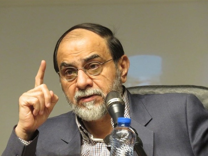  رحیم‌پور ازغدی: عده‌ای بعد از انقلاب خانم خوبی شدند و زلیخا شدند، ولی در قضایای اخیر لباس‌ خود را هم درآوردند / صداوسیما دنبال افرادی می‌رود که زباله و قمارباز و معتاد و الکی هستند؛ با ۱۰ نفر رابطه دارند و ۶ بار طلاق داده‌اند!