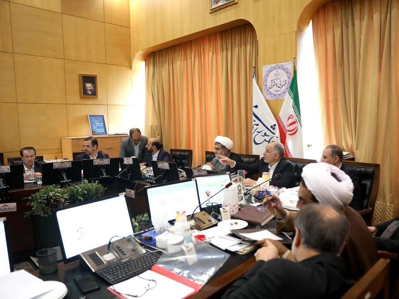  میرزایی، عضو کمیسیون اصل ۹۰ مجلس: در بحث حجاب، محدودیت‌های اجتماعی بازدارندگی بهتری نسبت به جریمه مالی دارد / هدف کسانی که این لایحه را نوشتند، این نبوده که واقعا از مردم پول بگیرند 