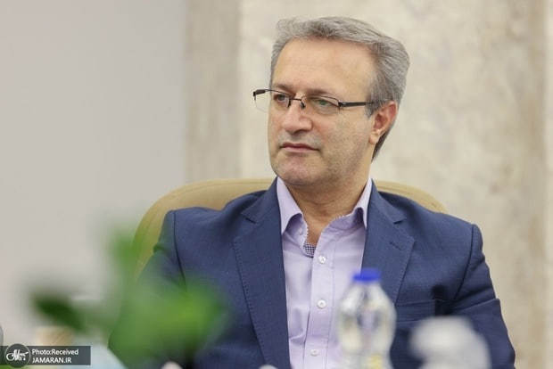  محسنی بندپی، عضو کمیسیون بهداشت مجلس: مسئولی که می‌گوید برای آنهایی که می‌خواهند بروند بلیط می‌گیریم در حال خیانت است/ خروج افراد از کشور یک تهدید جدی برای توسعه آینده کشور است/ کشورها مانند جاروبرقی نخبگان ما را می‌برند